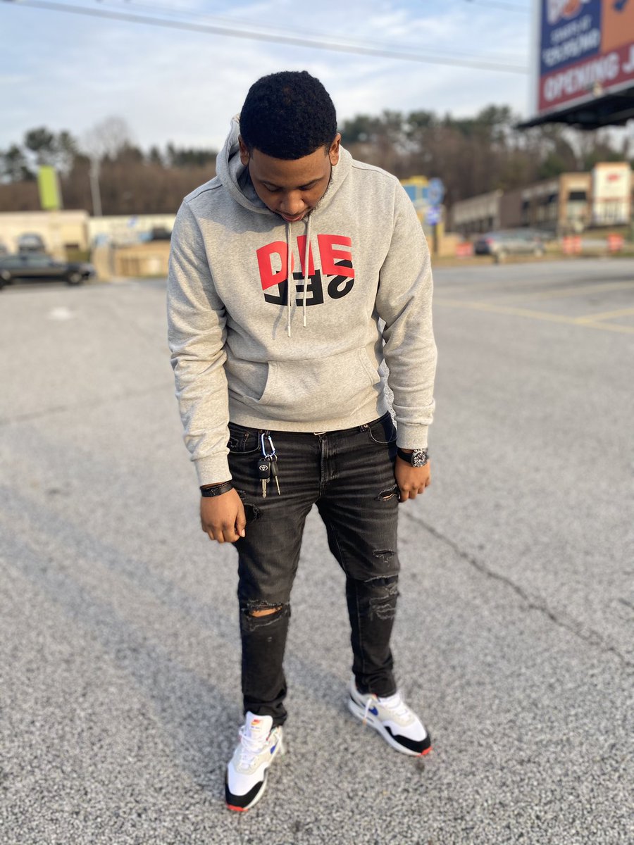 NewMoney_Ockk's tweet photo. Real Nigga Holiday Happy To Me‼️💪🏾🍾 #Freedareal #BagMode⭐️ #21gang https://t.co/oOC0lhbxn1
