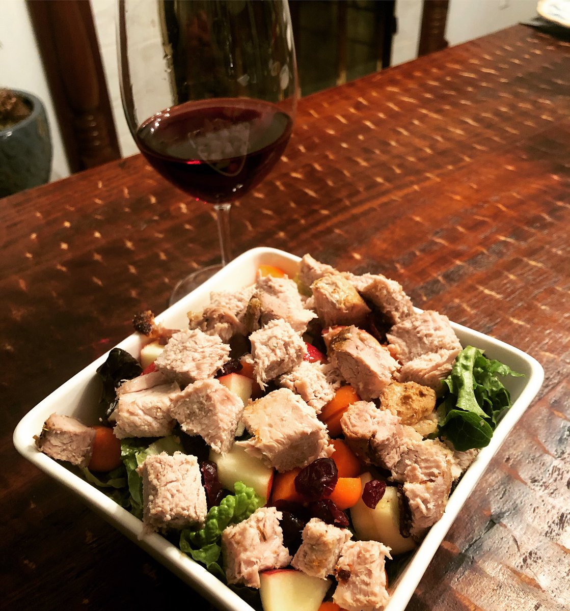 beerquest2's tweet photo. Pinot Noir with a nice fresh pork tenderloin salad for dinner tonight. All homemade, including dressing. Yum! #redwine #wine #winelover #winecellar #pinotnoir #pinotnoirlover #vino #winery #dinnerandwine #homemade #blessed #greatbooksfinewine #booksandwine #dinner #thegoodlife https://t.co/RtppentiSg