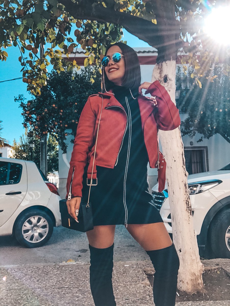 Espeeeegz23's tweet photo. ¿En qué inviertes tus latidos? #Sevilla #iam #loveme #Twiter #SiguemeYTeSigo #lunes #morena #shorthair #tweetear #GoodVibes #giantsgirl https://t.co/pgFNFuPHI5