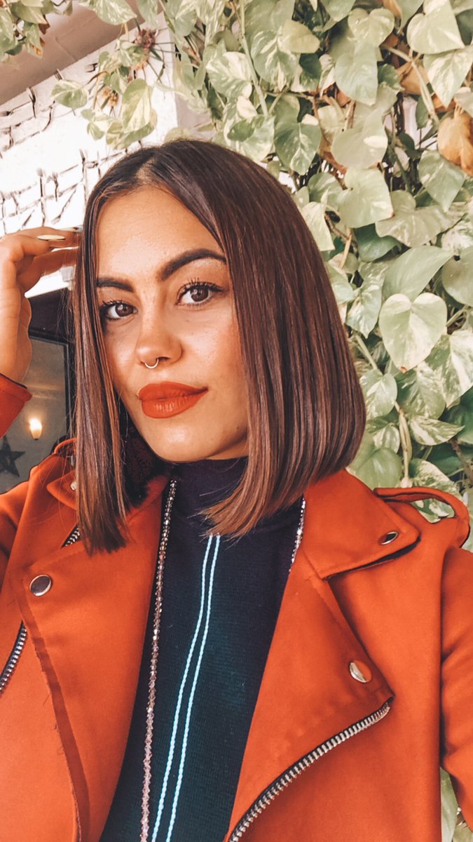 Espeeeegz23's tweet photo. ¿En qué inviertes tus latidos? #Sevilla #iam #loveme #Twiter #SiguemeYTeSigo #lunes #morena #shorthair #tweetear #GoodVibes #giantsgirl https://t.co/pgFNFuPHI5