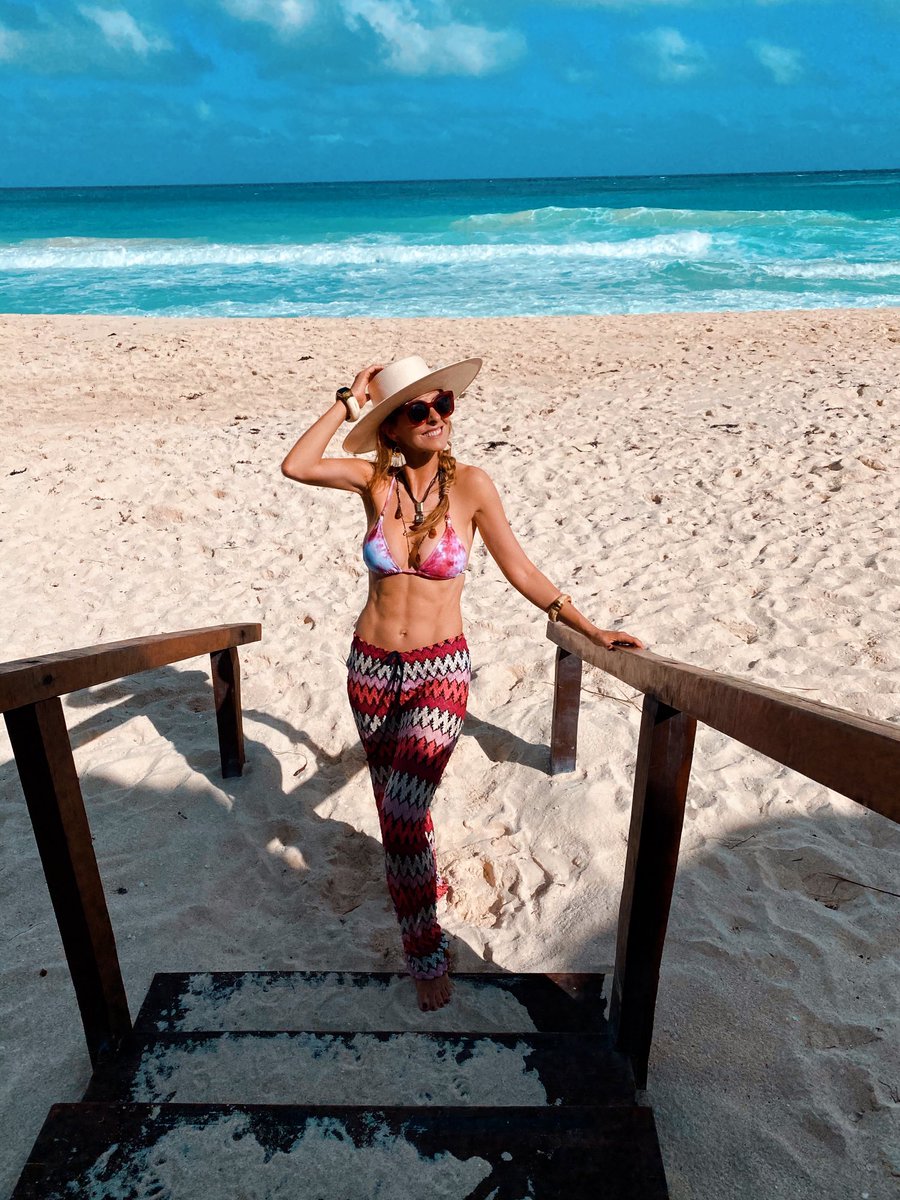 _marcelacuevas_'s tweet photo. Vive la vida que has imaginado!! Propóntelo y veras que sólo depende de ti. Qué opinan? Los leo. #fashionlife #fashionista #tvhost #fashioncritic #bikini #acidwash #psicologa #ootd #lifestyle #conductora #modadeplaya #sombrero #fitness #caribemexicano #mexico #marcelacuevas https://t.co/mLNkB4C01K