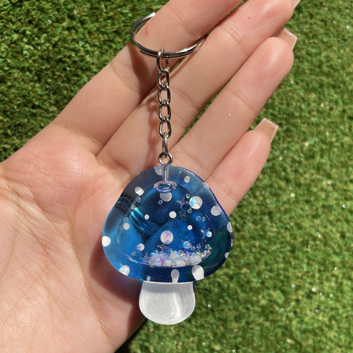 ResinbyMonse's tweet photo. I only have three oil-filled mushroom shaker keychains left in my shop!🍄✨ Check out my Etsy for more!🤗💕 https://t.co/1VE73IMlug https://t.co/2VtOnziury