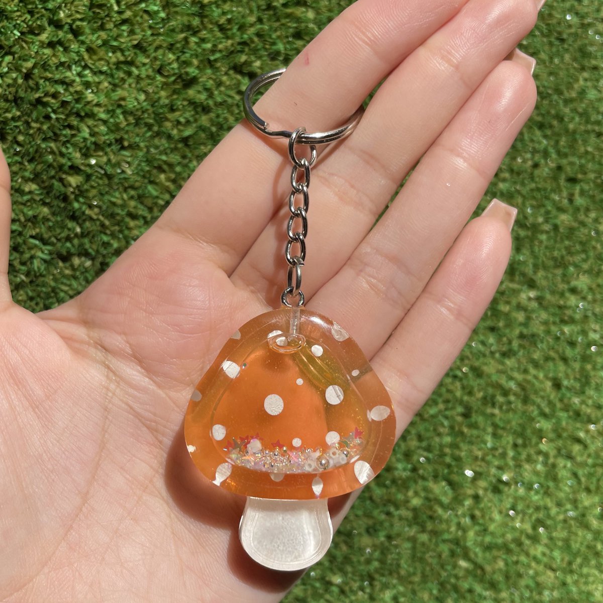 ResinbyMonse's tweet photo. I only have three oil-filled mushroom shaker keychains left in my shop!🍄✨ Check out my Etsy for more!🤗💕 https://t.co/1VE73IMlug https://t.co/2VtOnziury
