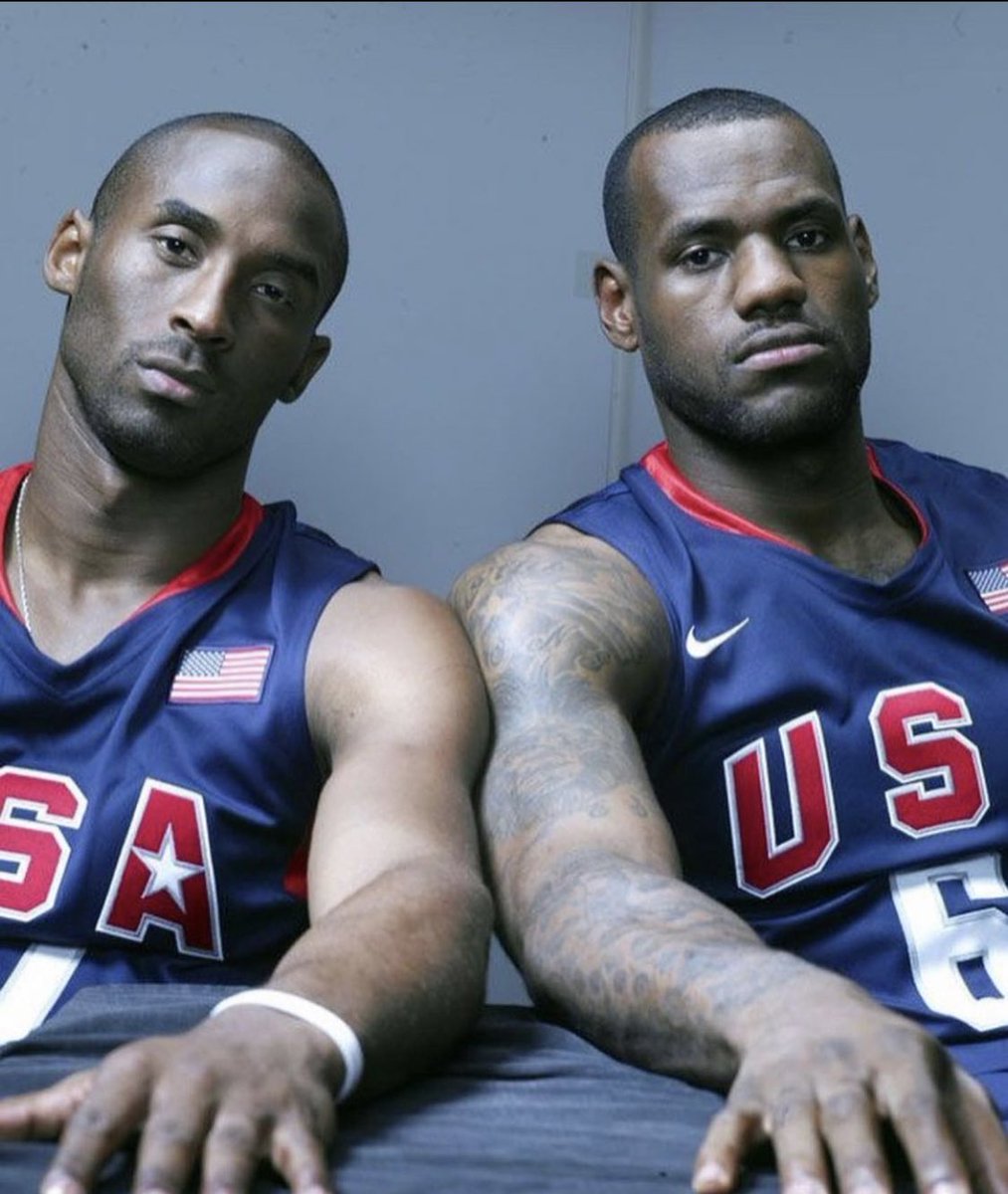 camisa_23's tweet photo. Quantos retweets essa foto merece? 
The Mamba &amp; The King https://t.co/MimRl6jnvF