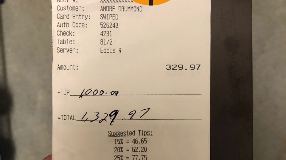 WKBNSports's tweet photo. Cavs center leaves server at Milwaukee diner $1,000 tip https://t.co/0B8tBCjiCY https://t.co/04yOdvfaDg