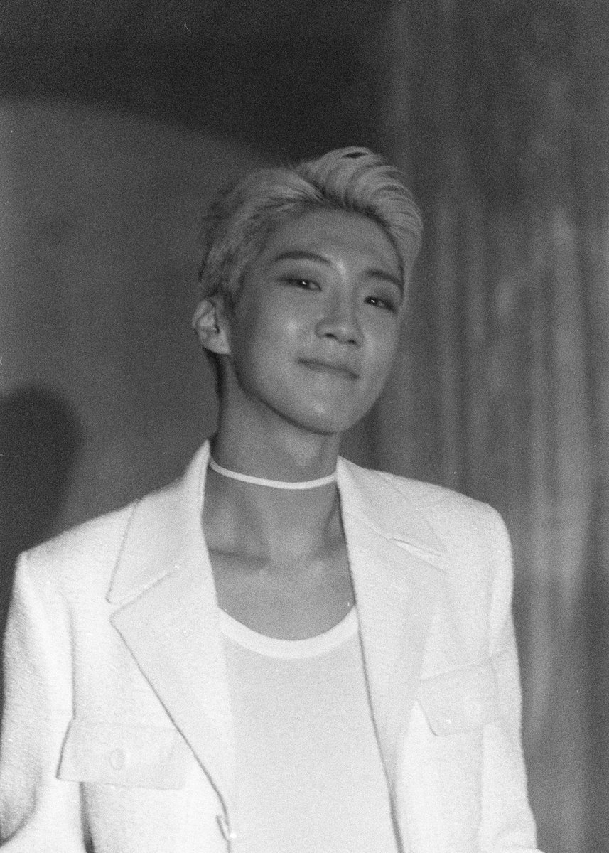 moinixx's tweet photo. It was he who had birthday yesterday, but many were so happy to the point they feel like it was also their birthday.... yes I'm one of them 😭🥰💙 사랑한다 @official_hoony_

#HOONBERRYDAY #HOONY #SEUNGHOON #이승훈 https://t.co/bKgFuIzIpj