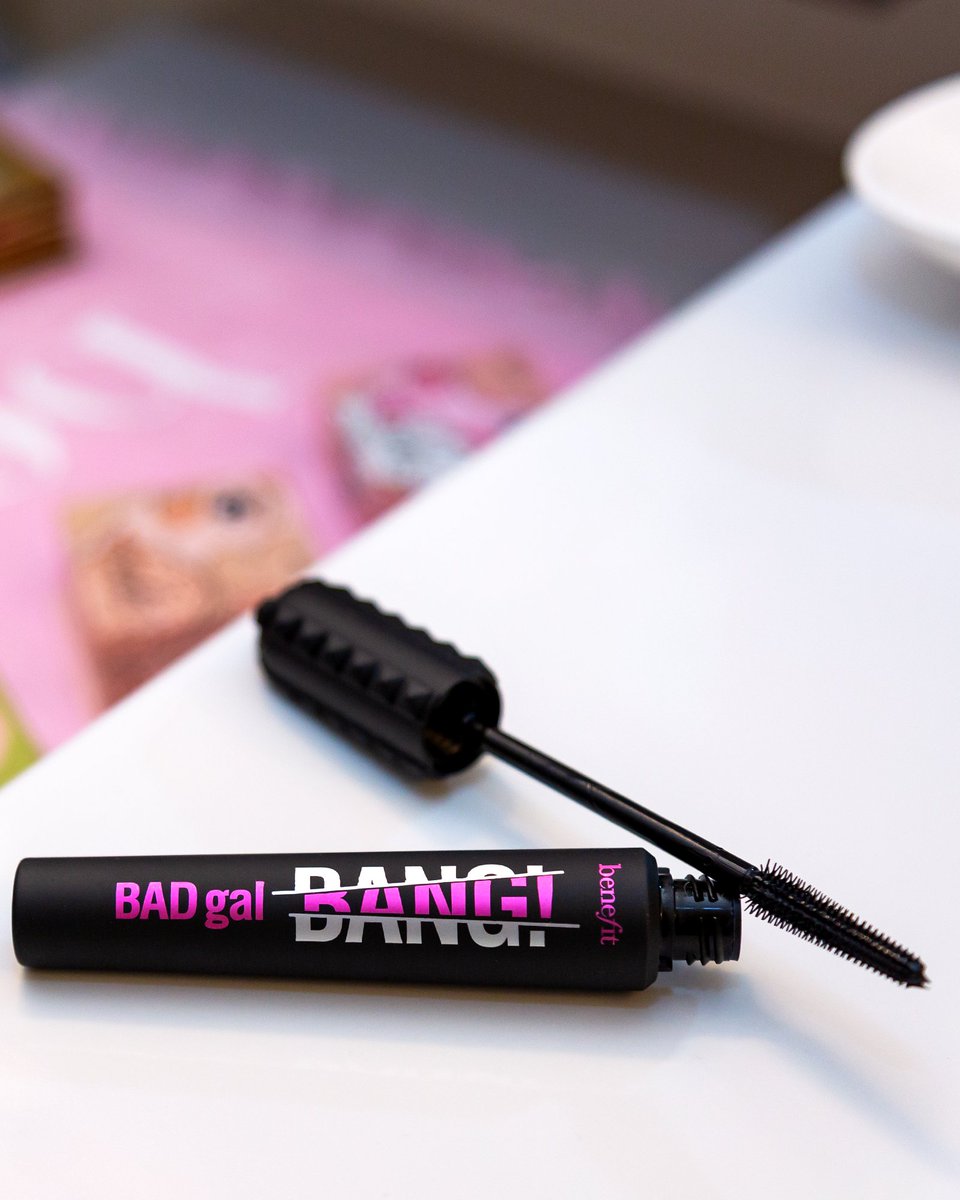BenefitBeauty's tweet image. Spoiler alert: #BADgalBANG mascara lives up to the hype 🗣️ She has it all: volume ✔ lift ✔ length ✔ separation ✔