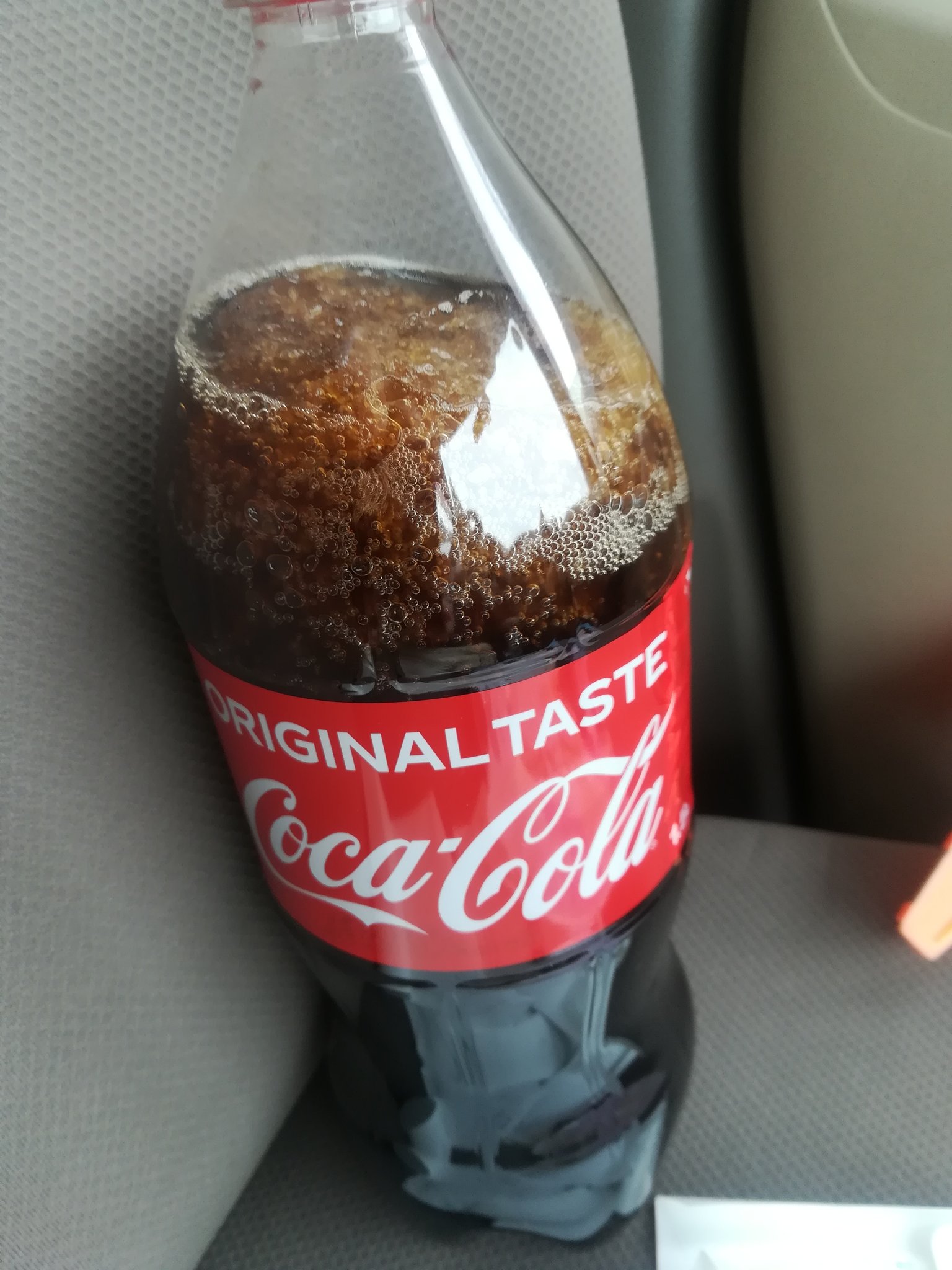 神様 車内や台所に放置することによって過冷却のフローズンコーラが出来るなの T Co Q7rawjizbb Twitter