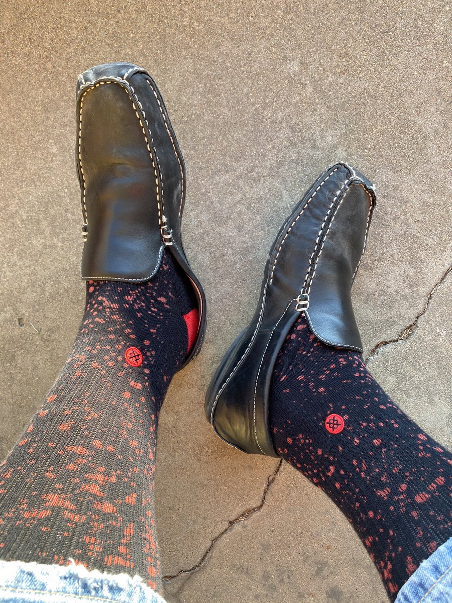 bulldawg1987's tweet photo. A little @stance #sockgame getting me through on this Monday! #theuncommonthread #sockfamily https://t.co/dn1AWtEYyA