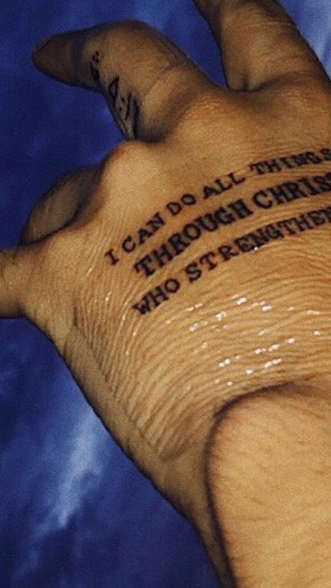 intentionsvelez's tweet photo. joel se puso “Chris” en su tatuaje, amamos ahre https://t.co/4JPGlkKegd
