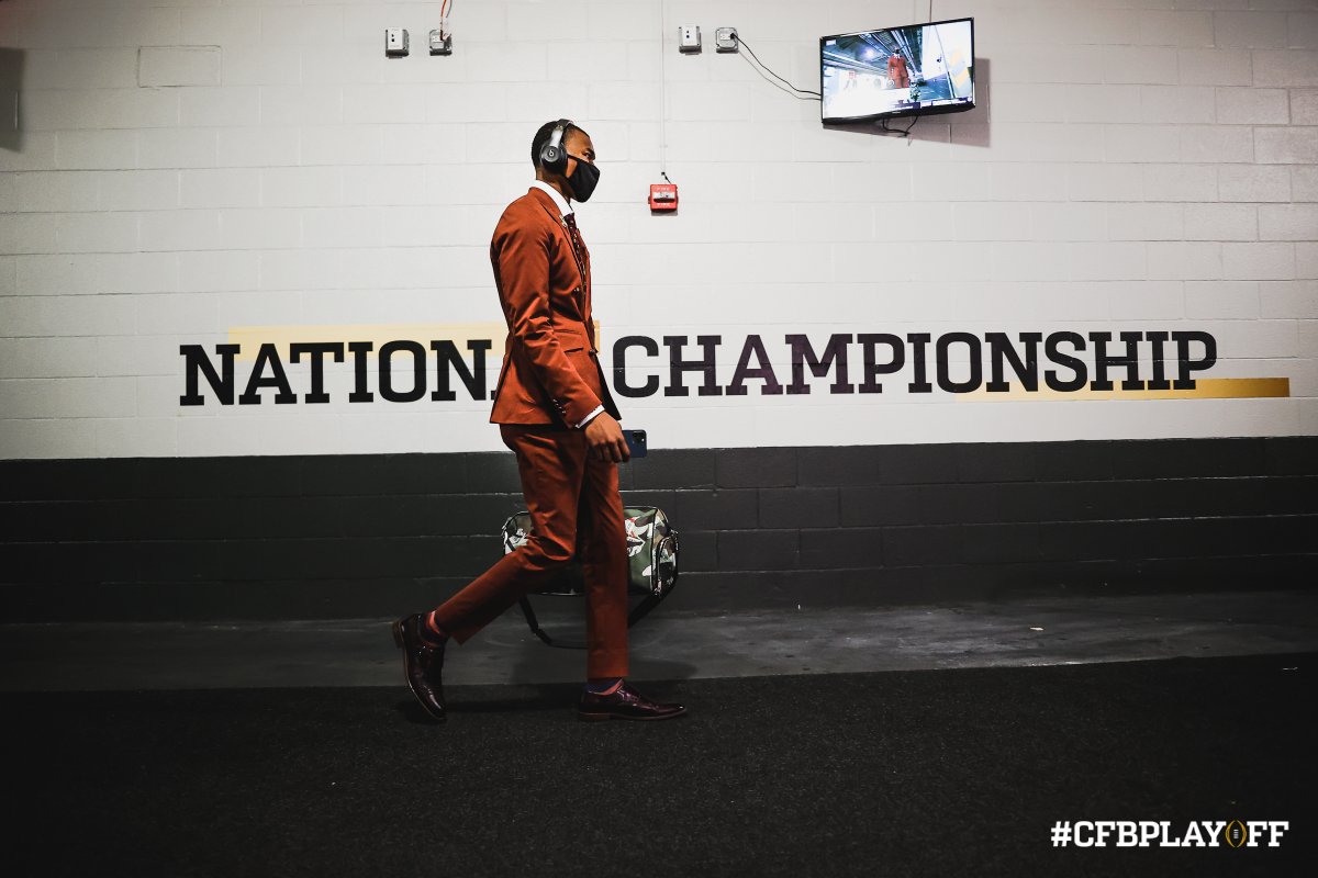 CFBPlayoff's tweet photo. Same faces. Different place. https://t.co/pYFVeUmGZq