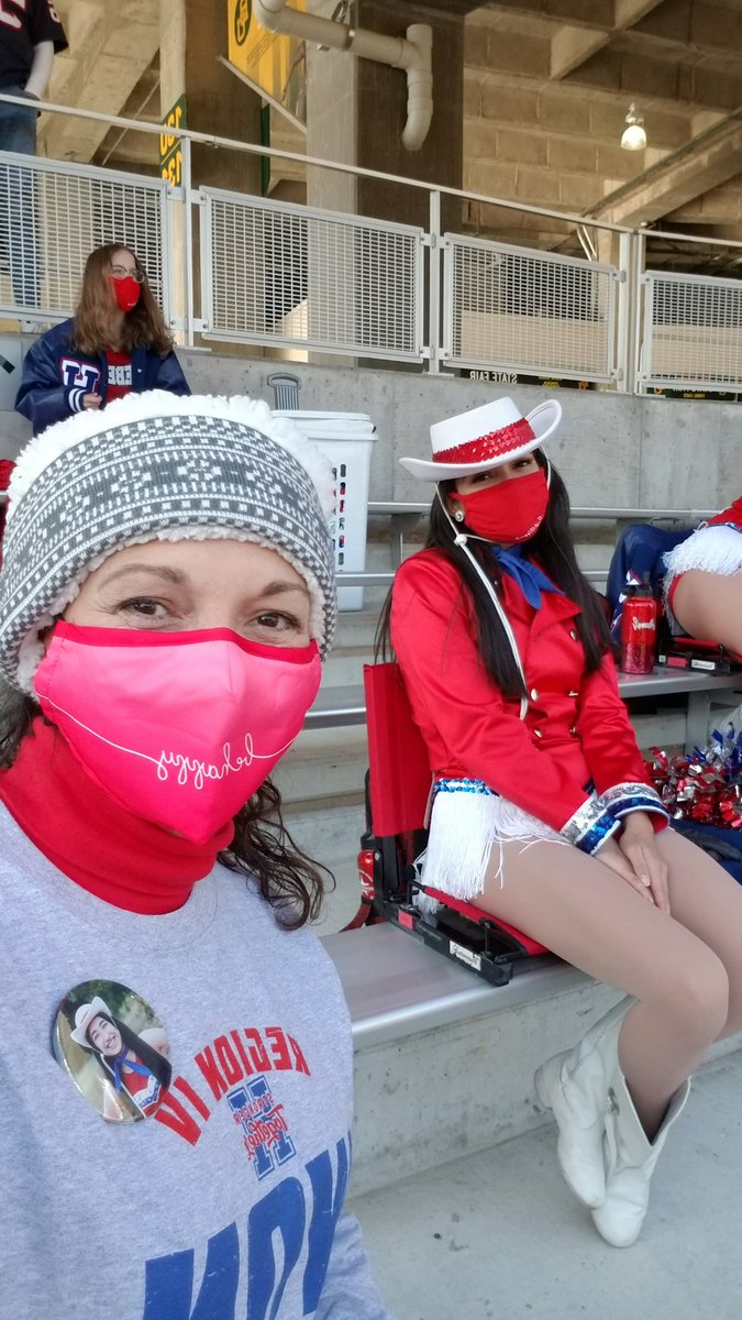 TxSmiley1's tweet photo. What a fun weekend! ❤💙 #hayshshighsteppers get to perform during the #HaysHighSchoolfootball playoff game against Katy HS at McClane Stadium...and it snowed in Kyle! @HaysCISD @HaysHighstepper #doyouwanttobuildasnowman https://t.co/amSMF2RUXB