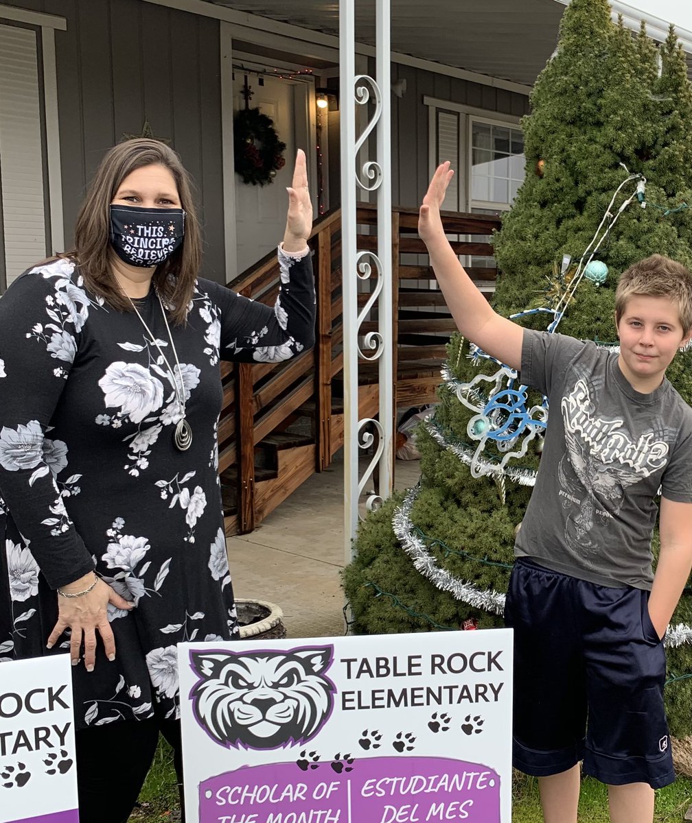 valerieshehorn's tweet photo. Happy Monday!  It was a great day at TRE...I  saw a teacher with amazing engagement strategies, and then we hit the road again delivering Scholar of the Month awards! Many happy faces today! 
#principalmoments #TREthrivein2021 https://t.co/4wA6H3xyip
