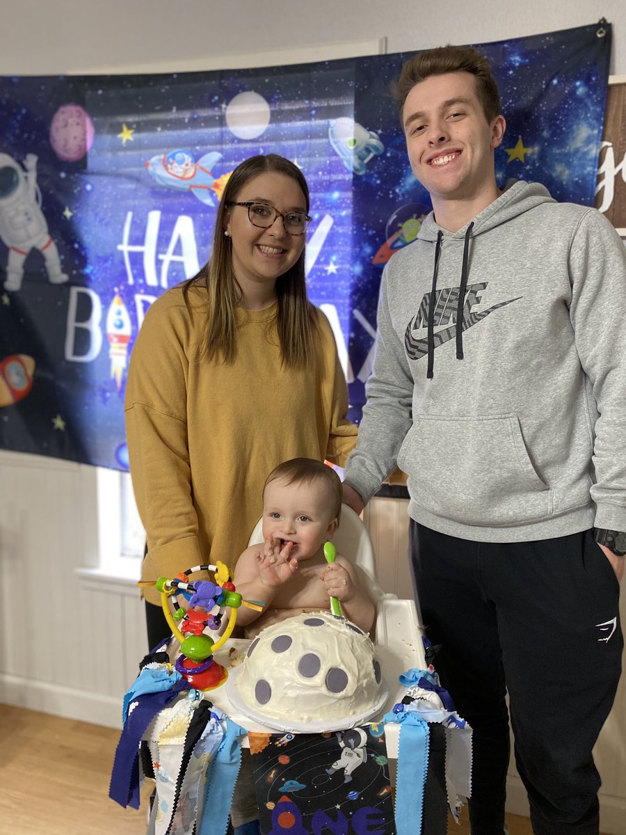 harrisonhaley12's tweet photo. Our sweet baby turned one this past Friday &amp; had his first snow day today💙❄️ https://t.co/4jwxOCwzF5