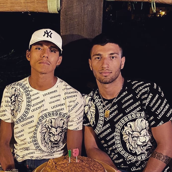 pippodoria2001's tweet photo. Hermano💙

 🤙🏾

26/07/2020 https://t.co/wE4TkS8ITh