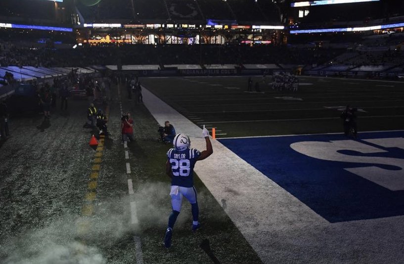 BuckyHYPE's tweet photo. 1st season in the books ✅ 

🔹 232 ATT
🔹 1,169 Yards 
🔹 11 TD 
🔹 5.0 AVG 
🔹 Rookie rushing leader 
🔹 3rd overall in rushing yards 

#OnWisconsin x 🐐 @JayT23 https://t.co/vKQFLJz7s8