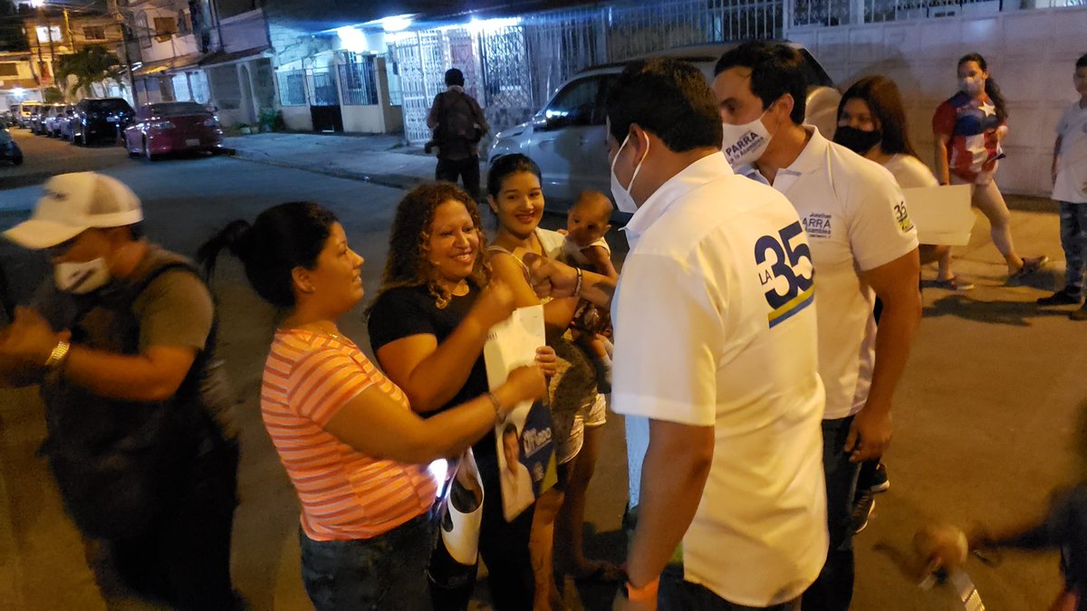 La economía popular y solidaria hay que fortalecerla. Actualmente 3 millones de ecuatorianos tienen problemas crediticios. Juntos lograremos el desarrollo económico que el país necesita. Gracias Jardines del Salado por su apoyo a la <a href="/35PAIS/">Pily Castillo KRC 🗣️</a> Aquí estamos con <a href="/XimenaPena1/">Ximena Peña</a> #Guayas