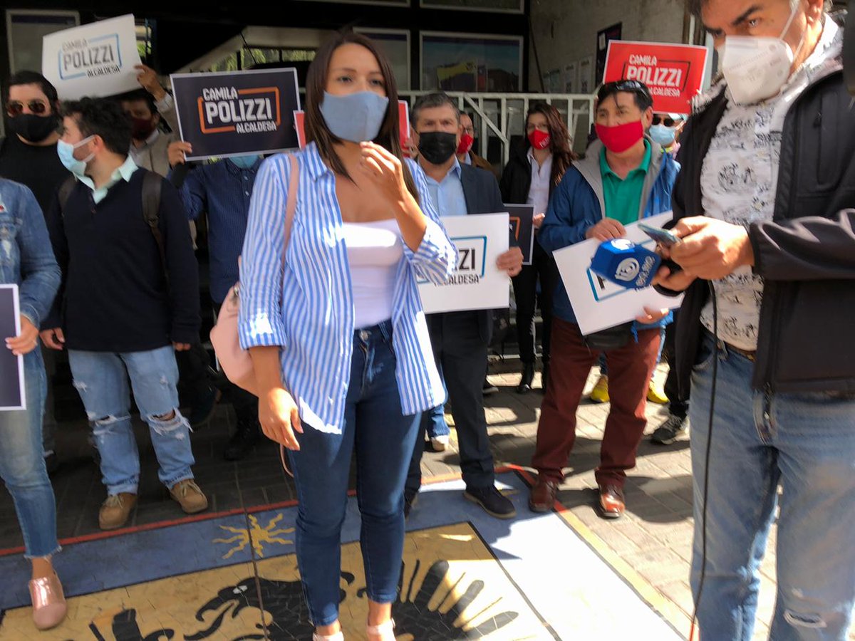 CEspinozaQ's tweet photo. POLEMICA| Camila Polizzi inscribió su candidatura a alcaldesa de Concepción como independiente en cupo RD por Frente Amplio. Acto seguido el FA Comunal Concepción quita todo el piso y se fue a apoyar a Camilo Riffo del Movimiento Ciudadano. @Cooperativa https://t.co/KsbhOYzspo