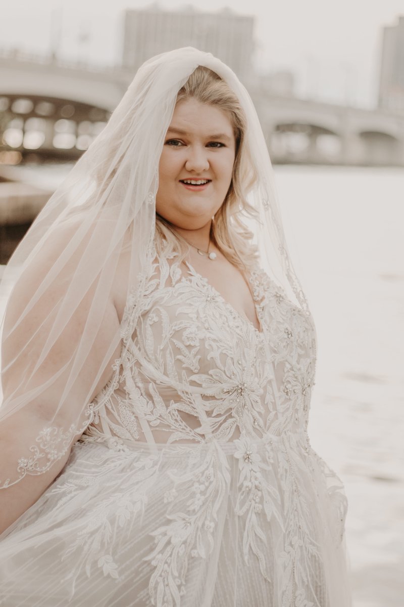 davidsbridal's tweet image. There&apos;s no shortage of dazzling details in this new Galina Signature gown✨ And did we mention there are pockets?! Click here to shop this gorgeous gown to try this gown on IRL! bit.ly/39blxzy  📸: @essentiallyej