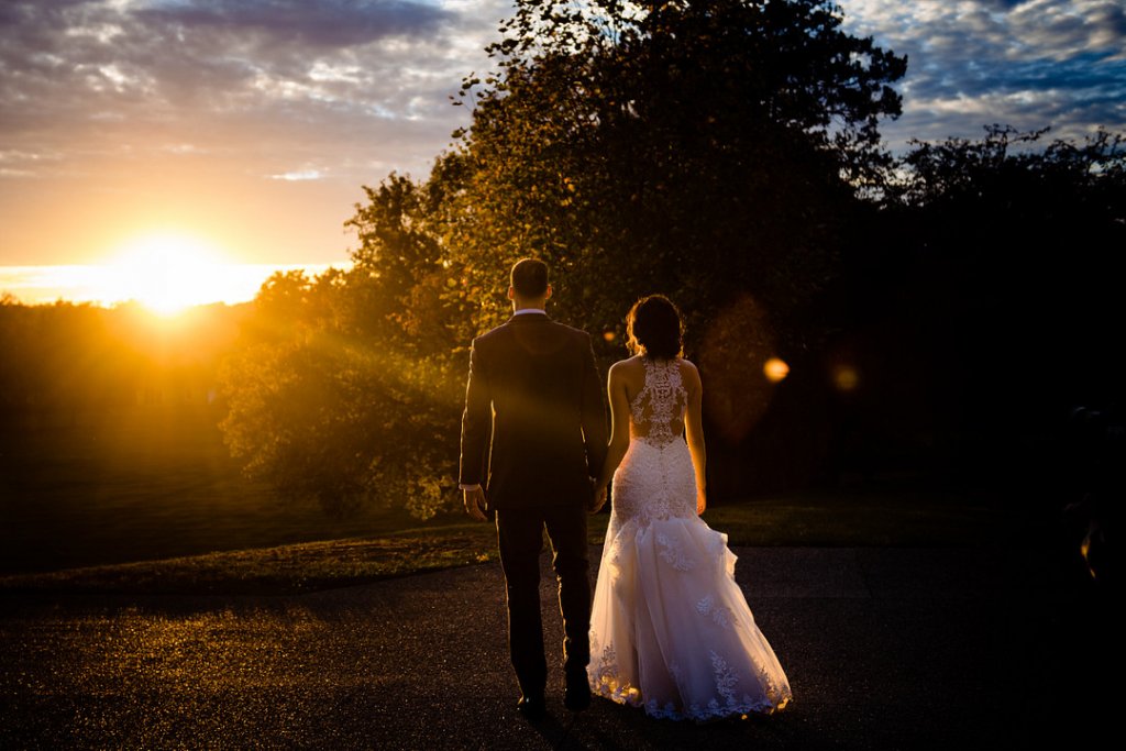 bridalguidemag's tweet photo. Planning a wedding in 2021? Here are the top dos and don'ts: https://t.co/3FTBXRqGGy https://t.co/PdvsfcUixL