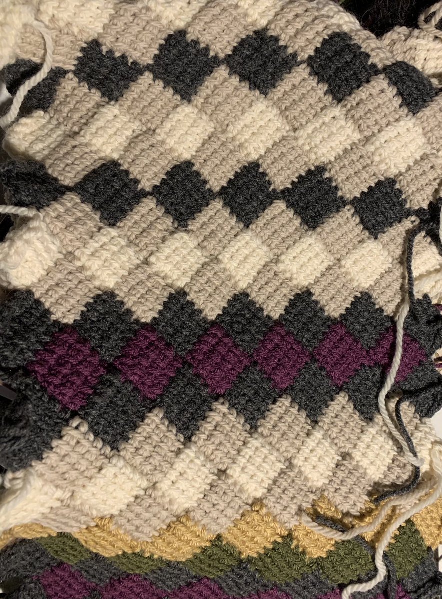 NavajoBirdsong's tweet photo. Turned out a bit longer than planned as I rolled it up when working giving it.. ๐ณ
Do love the way this #Tunisian #crochet #enterlac stitch turned it.. planning more.. ๐๐๐ป https://t.co/KbeaDglEHN