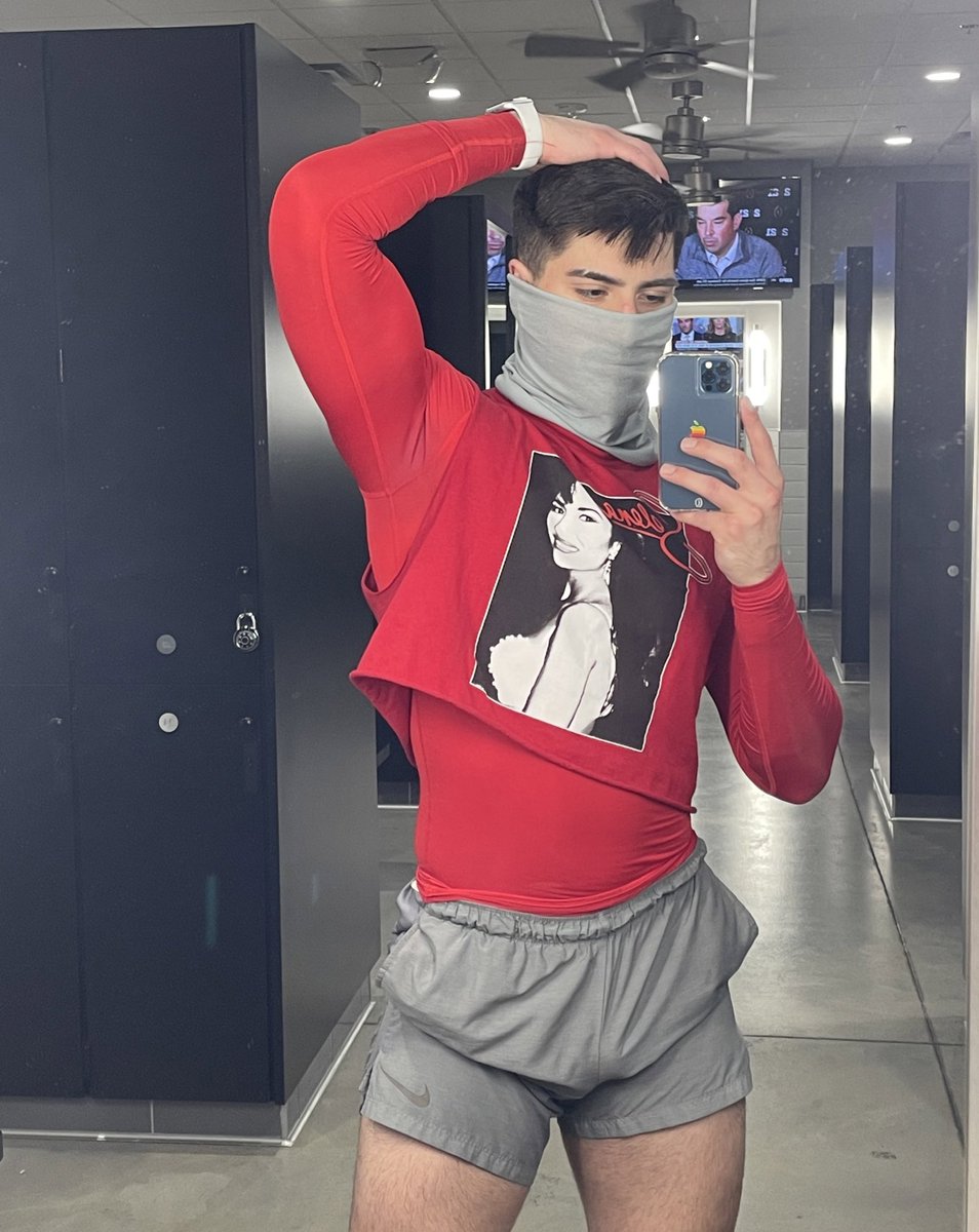 versxcexx's tweet photo. If my gym didn’t know I was gay, well they know now https://t.co/CZ66oY1Nft