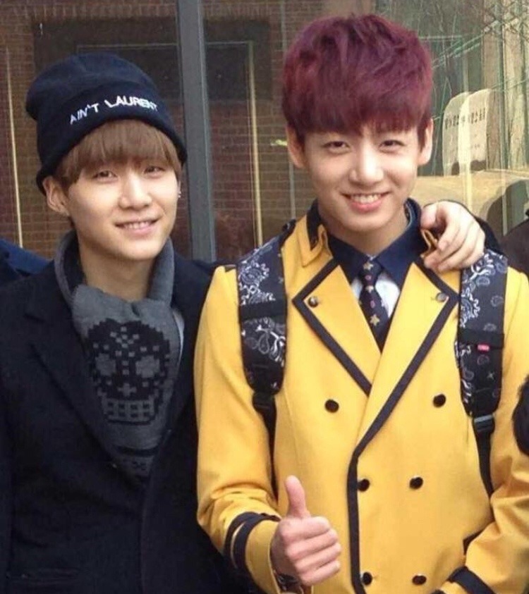 jhoprs's tweet photo. o 💔 yoongi 💔 sempre 💔 foi 💔 menor 💔 que 💔 o 💔 jungkook https://t.co/i5lZLEbJcV