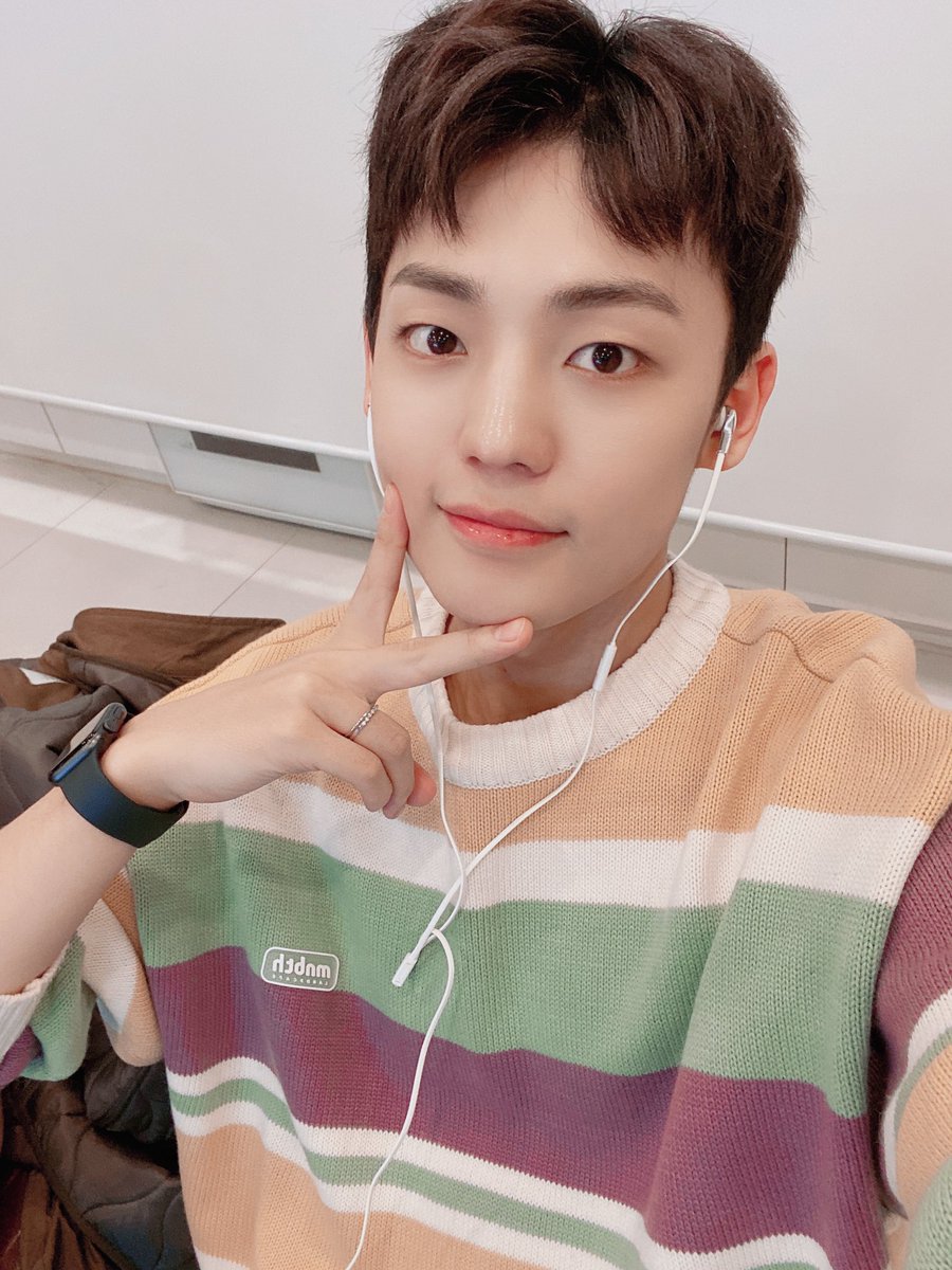 official_ACE7's tweet photo. [#에이스_찬]

이번 🌸요일도 어김없이 찾아온 🔥 같은 찬이입니다!!
여러분 🌸이팅 :)
사랑해요💛

#ACE #에이스 #CHOICE #초이스 #FavBoyz https://t.co/zfh278yayG