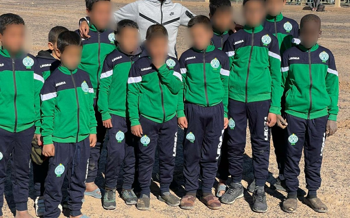 verdepassione49's tweet photo. Grâce à Dieu, notre dernière action s'est déroulée dans de bonnes conditions.
Les nomades de la région de #Merzouga et tous nos membres remercient chaleureusement votre engagement, soutien et intérêt.
Nous partagerons bientôt avec vous le détail de toute l'opération
#Vp49 https://t.co/V51mQyjJrq