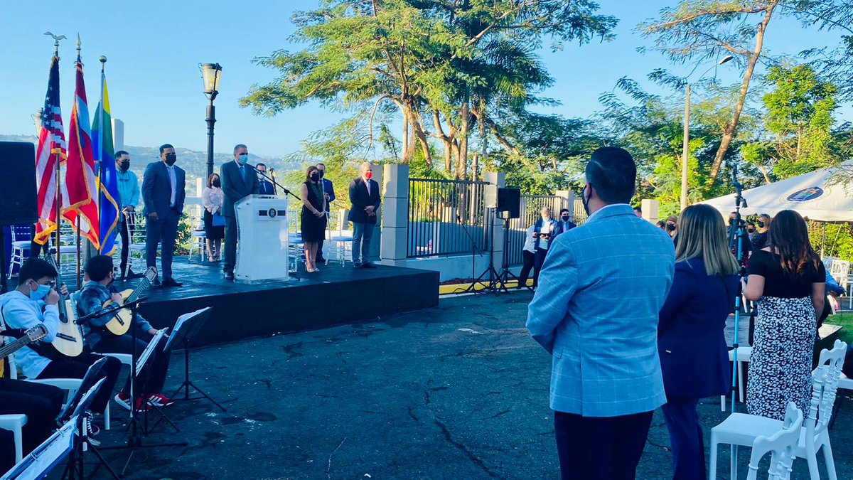 AlbertoFradera's tweet photo. Corozal comenzó a escribir una nueva página en su historia. A mi amigo Luis A García Rolón, éxito en esta nueva encomienda se que con la ayuda de Dios y la de tu pueblo Corozal volverá a renacer. https://t.co/9pjVlEGAM6