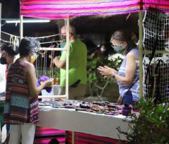 Destacan responsabilidad de artesanos de #PuertoMorelos 👏 
“La responsabilidad social es fundamental para avanzar en la reactivación económica, así lo demuestran los artesanos locales que ofertan sus productos en la Ventana al Mar" destaca la edil <a href="/LauFdzOficial/">Laura Fernández 💫</a>