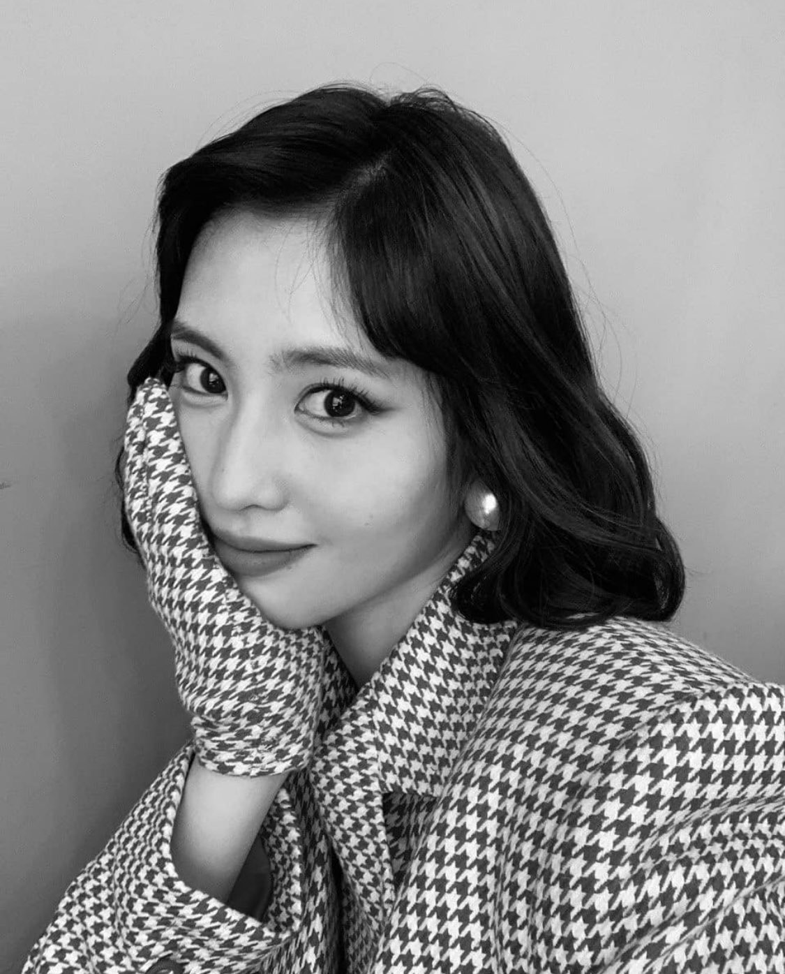 𝑚𝑜𝑛 スタイリングが控えめに言って最高だったこの日 髪型も大きめのイヤリングも手袋も Twice Momo モモ T Co Lsysthbct8 Twitter