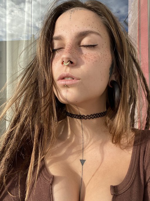 The sex worker / her kinks https://t.co/DlkuATWCRf