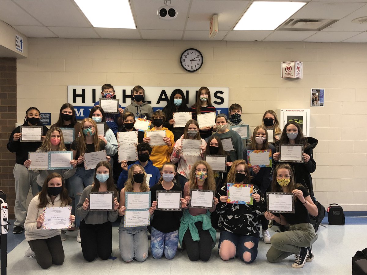 BeierHms's tweet image. Congratulations to our 8th grade Scholastic Writing winners!  We had one double winner, an American Voice Nominee, 7 Gold Keys (all moving to the National level), 8 Silver Keys and 16 Honorable Mentions plus an Art double winner.  So proud of these kids! @FTHighlandsMS