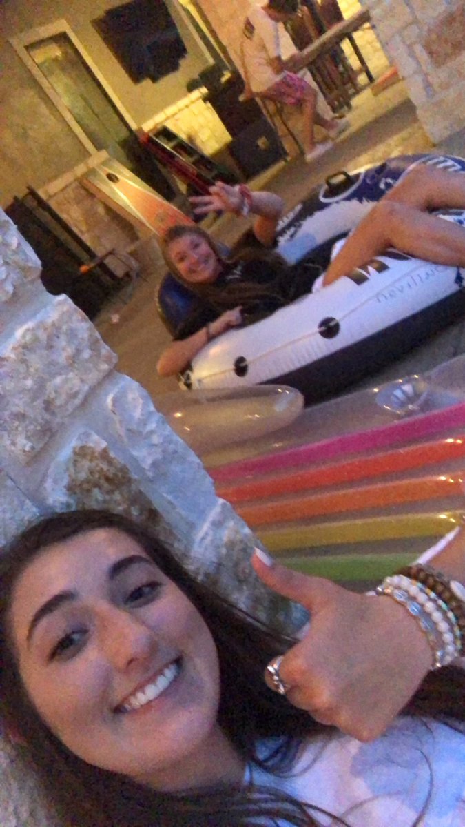 chlowoods_'s tweet photo. Happy birthday @kristencrippen !!! Love and miss you lots!! hope you’ve had the best day ever!!🥳💜 https://t.co/KBzZS9azft