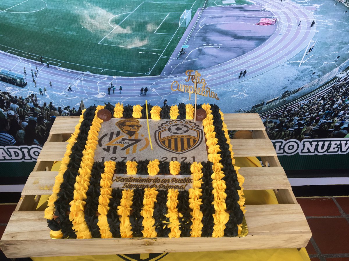 DvoTachira's tweet photo. 🎂 ¡Que sean muchos más cargados de felicidad y festejos! 💛🖤
#47AñosDelAurinegro https://t.co/9QZRLA7QCw