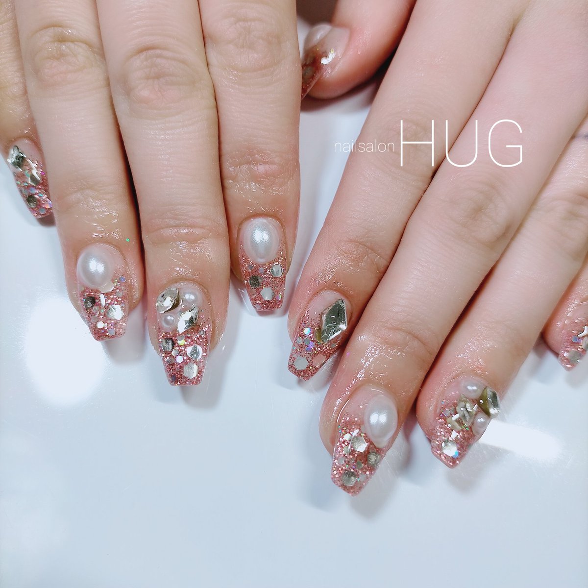NailSalonHUG's tweet photo. ラメ＋ホロ💅デカパールが可愛らしい💗

#nailsalonHUG #nailhug #hug #HUG #nailHUG #nail #Nail #ネイル #岡山ネイル #岡山ネイルサロン #岡山市ネイル #岡山市ネイルサロン 　　#自爪ネイル #岡山自爪 #岡山自爪ネイル #ラメグラデーションネイル #ホログラムネイル #ギラギラネイル #パールネイル https://t.co/VW9raM47Hx