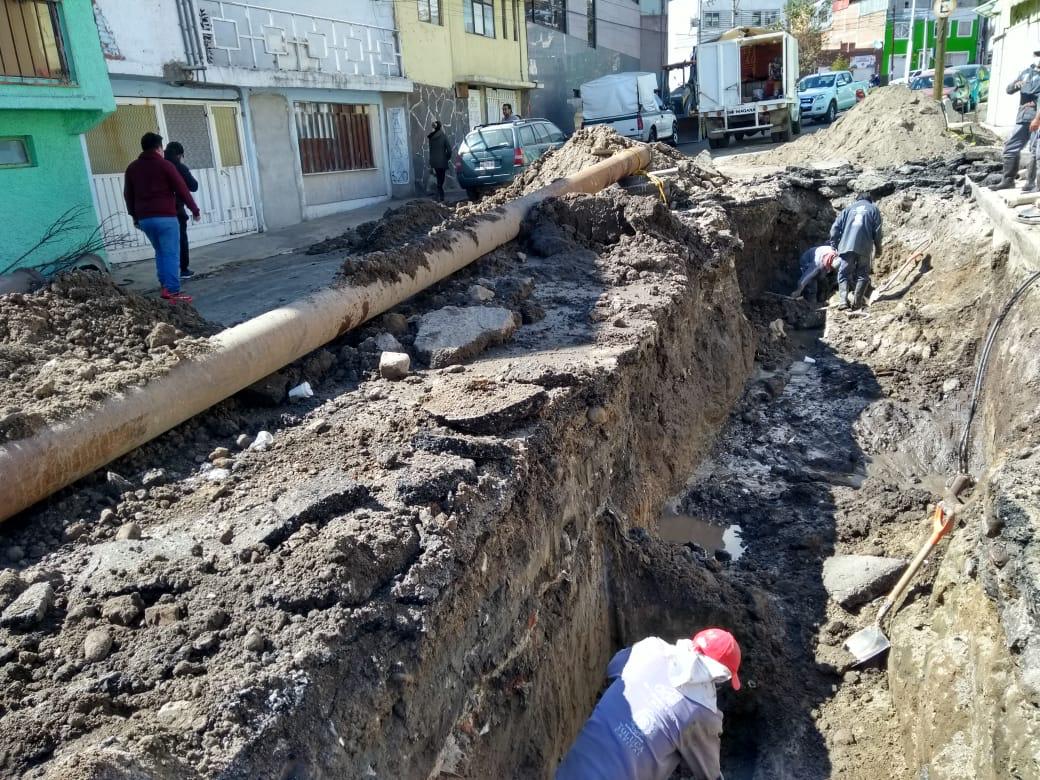 TolucaGob's tweet photo. Después de una intensa jornada de trabajo, brigadas del @OrganismoAyST concluyeron la reparación de la línea general de agua potable en la Colonia Sector Popular con lo que el suministro quedó restablecido en las colonias afectadas.
#OrganismoALaVanguardia
#TolucaCapital https://t.co/ay3TQT2sND