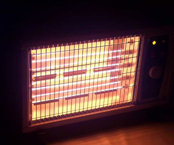 RedCrossUtah's tweet photo. Fixed and portable space heaters, including wood stoves, are involved in 74% of fire-related deaths. To #EndHomeFires: never leave space heaters or fireplaces unattended. Turn off space heaters and fireplaces are extinguished before going to bed or leaving home. 
#UtahRedCross https://t.co/Eb1I9PMwM4