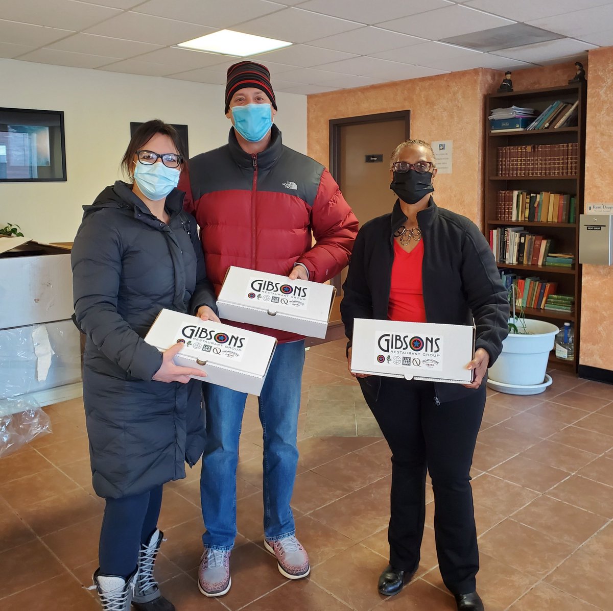 CCofChicago's tweet photo. Even amidst their own pandemic-related challenges, partners like Gibsons inspire us with their kindness and hospitality! @GibsonsSteak 2/2 https://t.co/0i5tPuSUYH