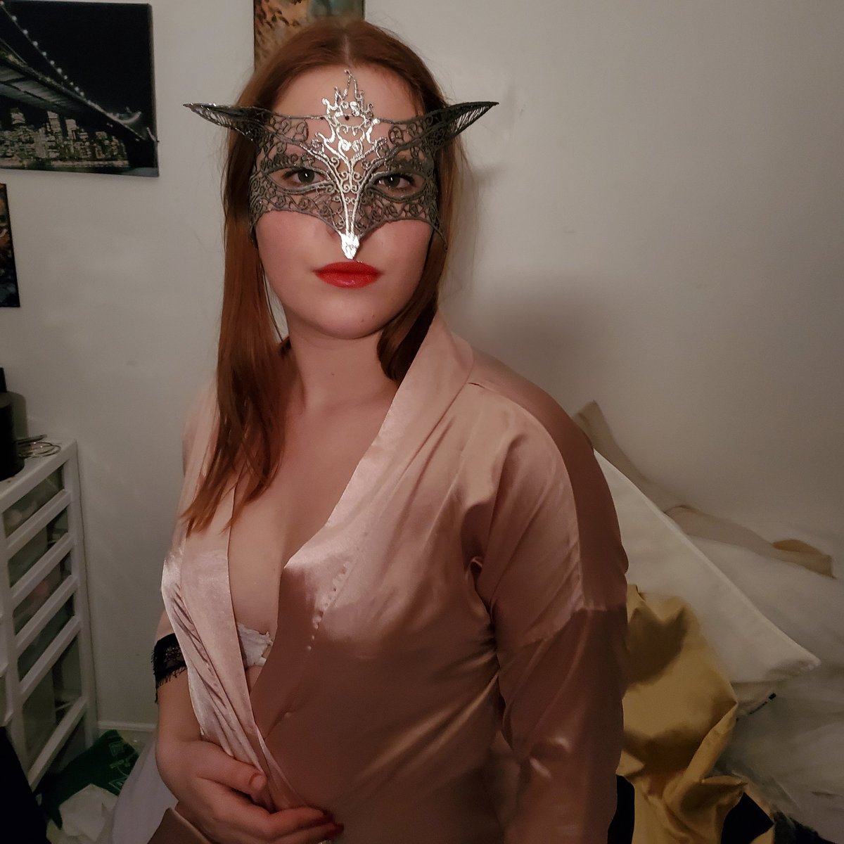 Kitt_en01's tweet photo. Come and be wild with me...😈🦊💋

#masqued #cosplay #egirl #smallbreasts #prettyface #bigassgirls #NoPants #kinkyfun https://t.co/AzS0FK7WFq