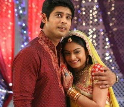 Since then, there was no looking back! From Fair and lovely advertisements to Music videos!!From his first serial break so like" Babul Ka Aangann Chootey Na" to Love you Zindagi he gained Impeccable love in the TV industry! @sidharth_shukla  #SidharthShukla 7/n 