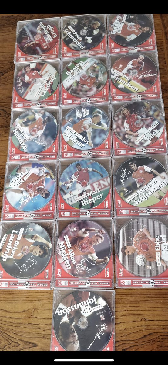 uaktuelle's tweet photo. En kammerat har tilbudt mig denne imponerende samling som en lytterpræmie. 16 cd’er som optakt til VM 98 med analyser af Tommy og Toft. Og bonustrack med spillernes favoritmusik - @beckmikkel og Brian var enige om Jessie, mens Ebbe var mere til Don McLean. Var det noget, derude? https://t.co/893Ac65VDz