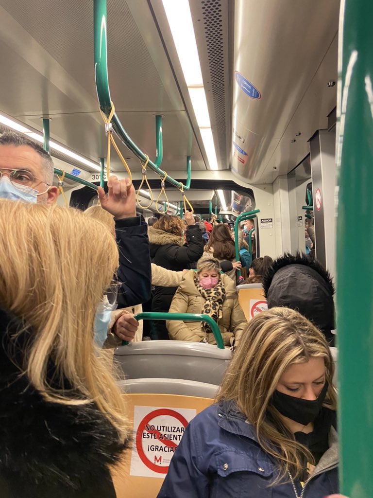 macarenaaaars's tweet photo. A 2 metros de distancia a las 8 de la mañana 🥳 https://t.co/nlpJoYrucR