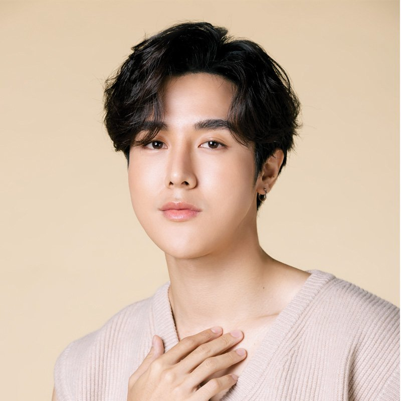 Arm: Wirayut ChansukDay / month / year of birth: October 30, 1991Weight: 65 kg. / Height: 177 cm.Education: Graduation Bachelor degree Faculty of Liberal Arts Majoring in the show and directing the show Srinakharinwirot UniversityInstagram: arm_wcTwitter: arm_wc