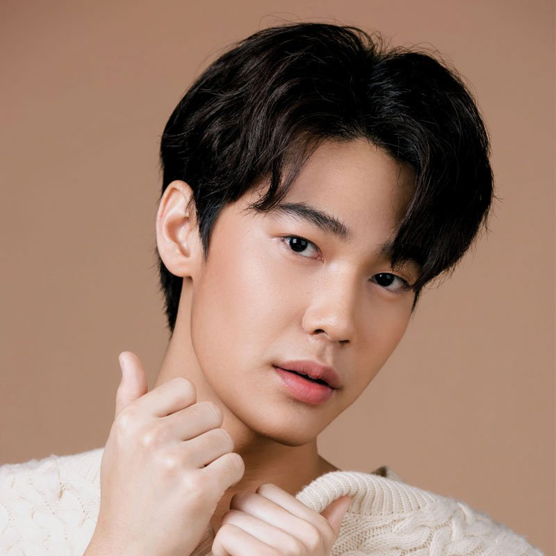 Dew: Jirawat SutivanisakDay / month / year of birth: October 30, 2000Weight: 69 kg. / Height: 190 cm.Education: Currently studying a bachelor's degree College of Social Communication Innovation Srinakharinwirot UniversityInstagram: dew_jsuTwitter: dew_jsu