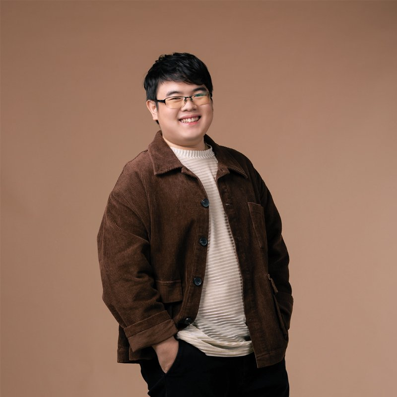 Euro: Thanaset SuriyapornchaikulDay / month / year of birth: 2 November 1999Weight: 75 kg. / Height: 160 cm.Education: I am currently pursuing a bachelor's degree. Faculty of Digital Media and Film Arts Bangkok UniversityInstagram: euro.tnsTwitter : -