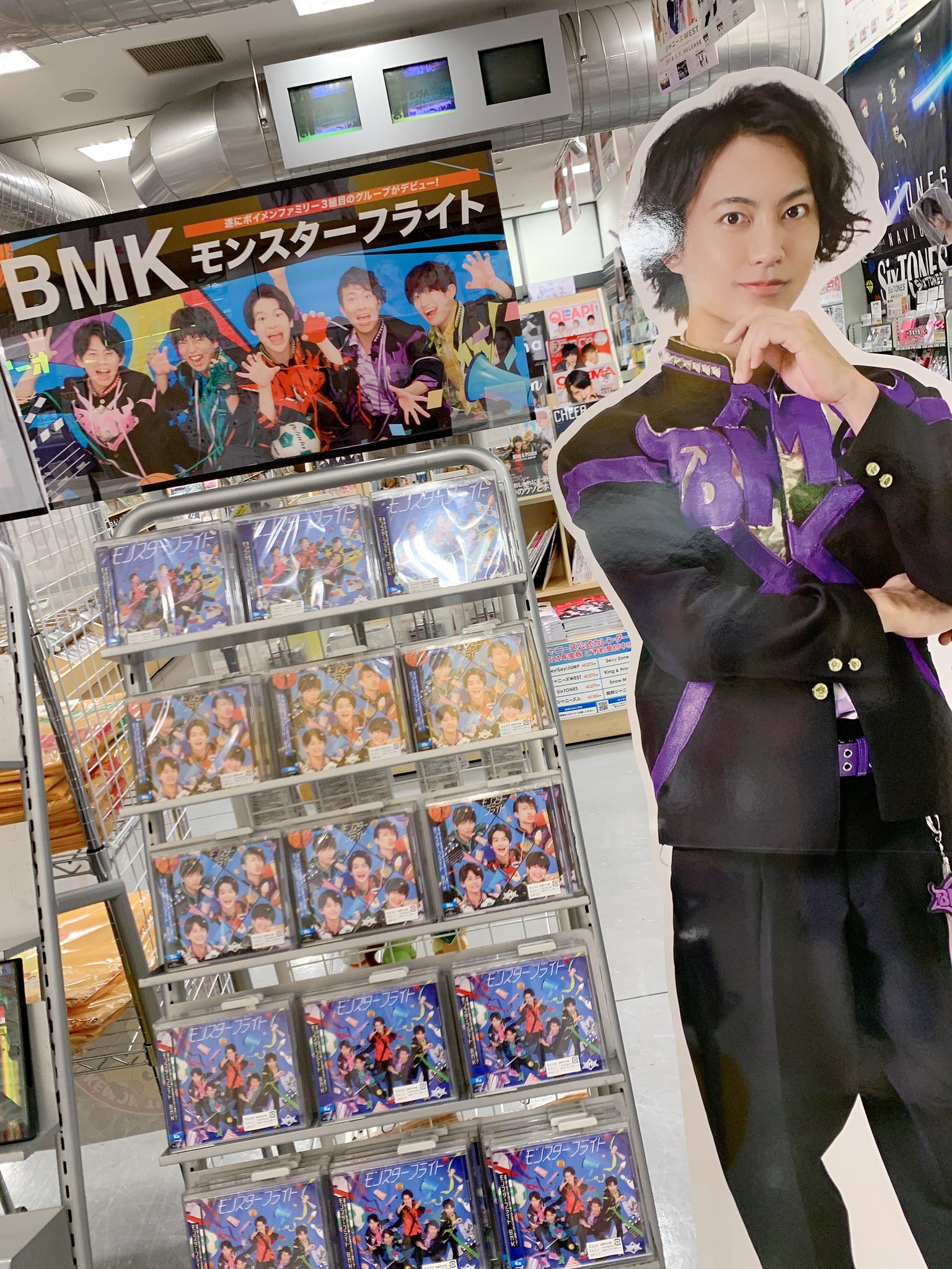タワーレコード鈴鹿店 Bmk メジャーデビューシングル モンスターフライト 本日入荷 リリース記念 の等身大パネルもございます タワスズは 米谷恭輔 くん 先着特典 ブロマイド Cd入荷情報 フラゲ日
