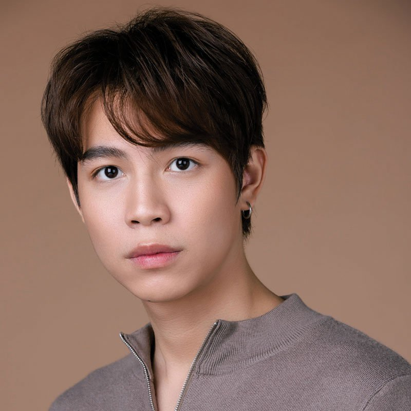 First: Kanaphan Puitrakul3 September 1998Weight: 66 kg. / Height: 184 cm.Education: Currently studying a bachelor's degree Faculty of Liberal Arts Social Communication Innovation Srinakharinwirot UniversityInstagram:  http://first.kp&nbsp;Twitter: Firstkpp