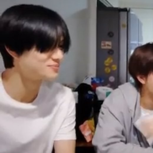 จองอู เสื้อขาว หน้าสด ผมไม่เซ็ต จะเป็นอะไรไปได้นอกจาก (10คะแนน)